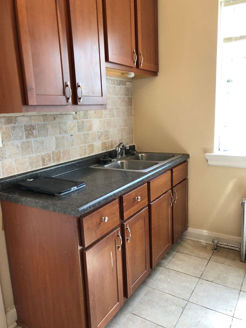 Wauwatosa Apartment: 1423 Martha Washington Dr.
