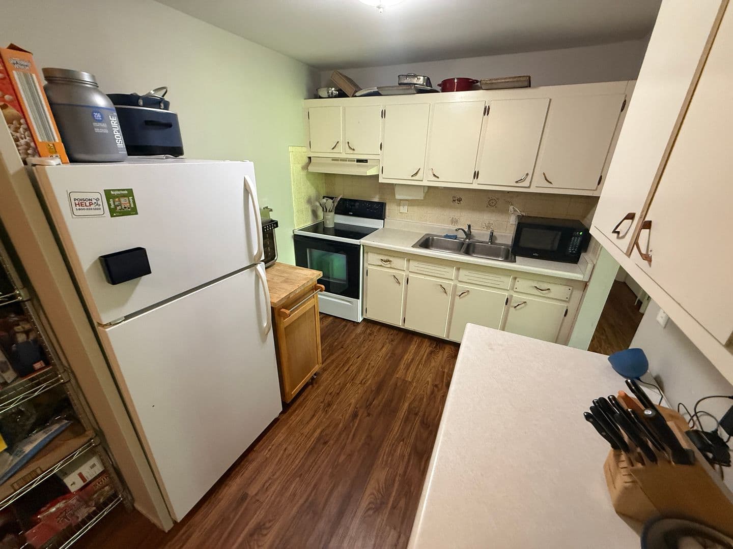Thiensville Apartment: 245 Williamsburg Dr.