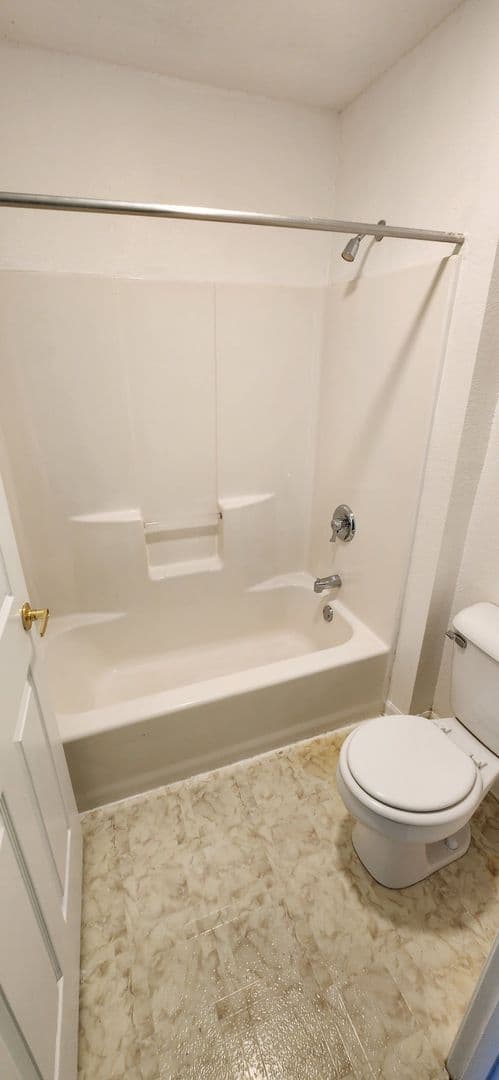 Wauwatosa Apartment: 10051 W. Lisbon Ave.