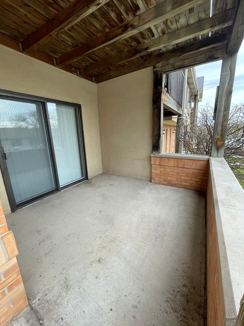 Wauwatosa Apartment: 10051 W. Lisbon Ave.