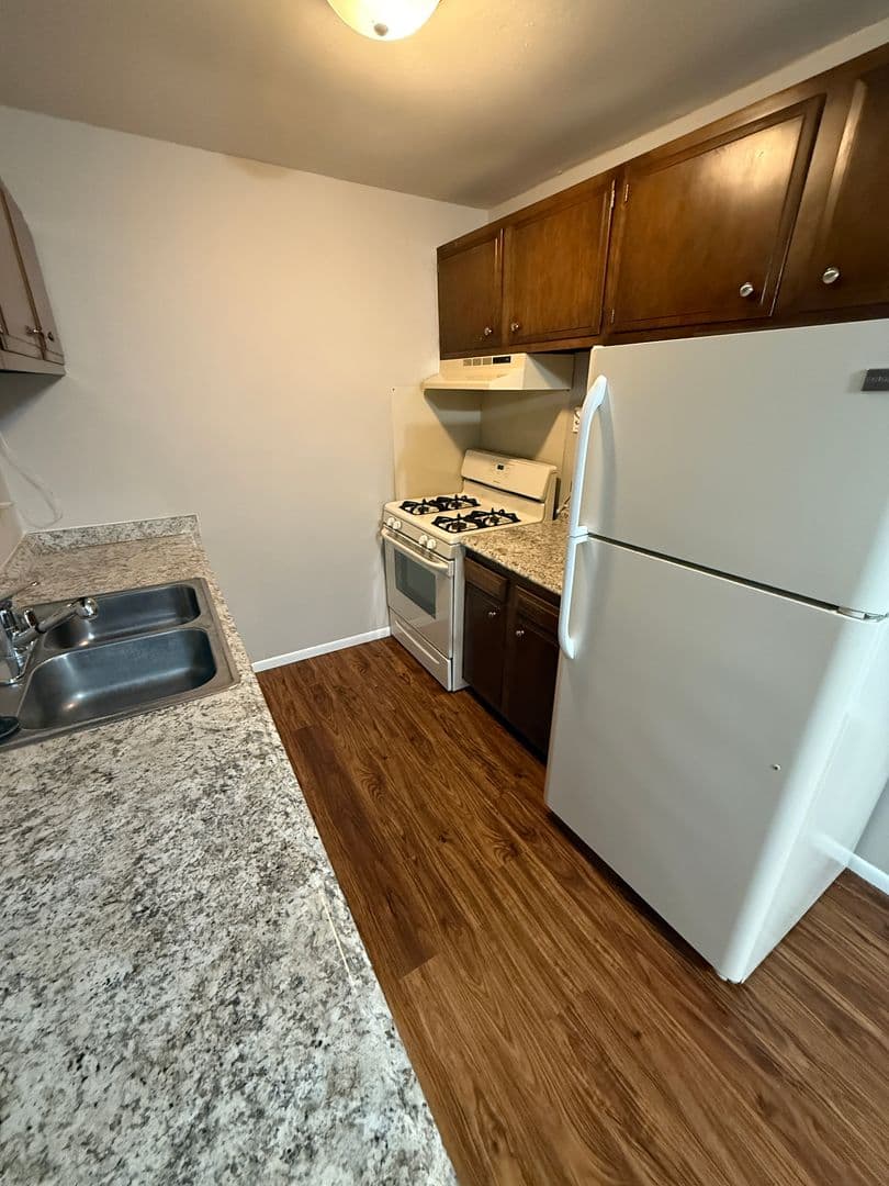 Thiensville Apartment: 200 Williamsburg Dr.