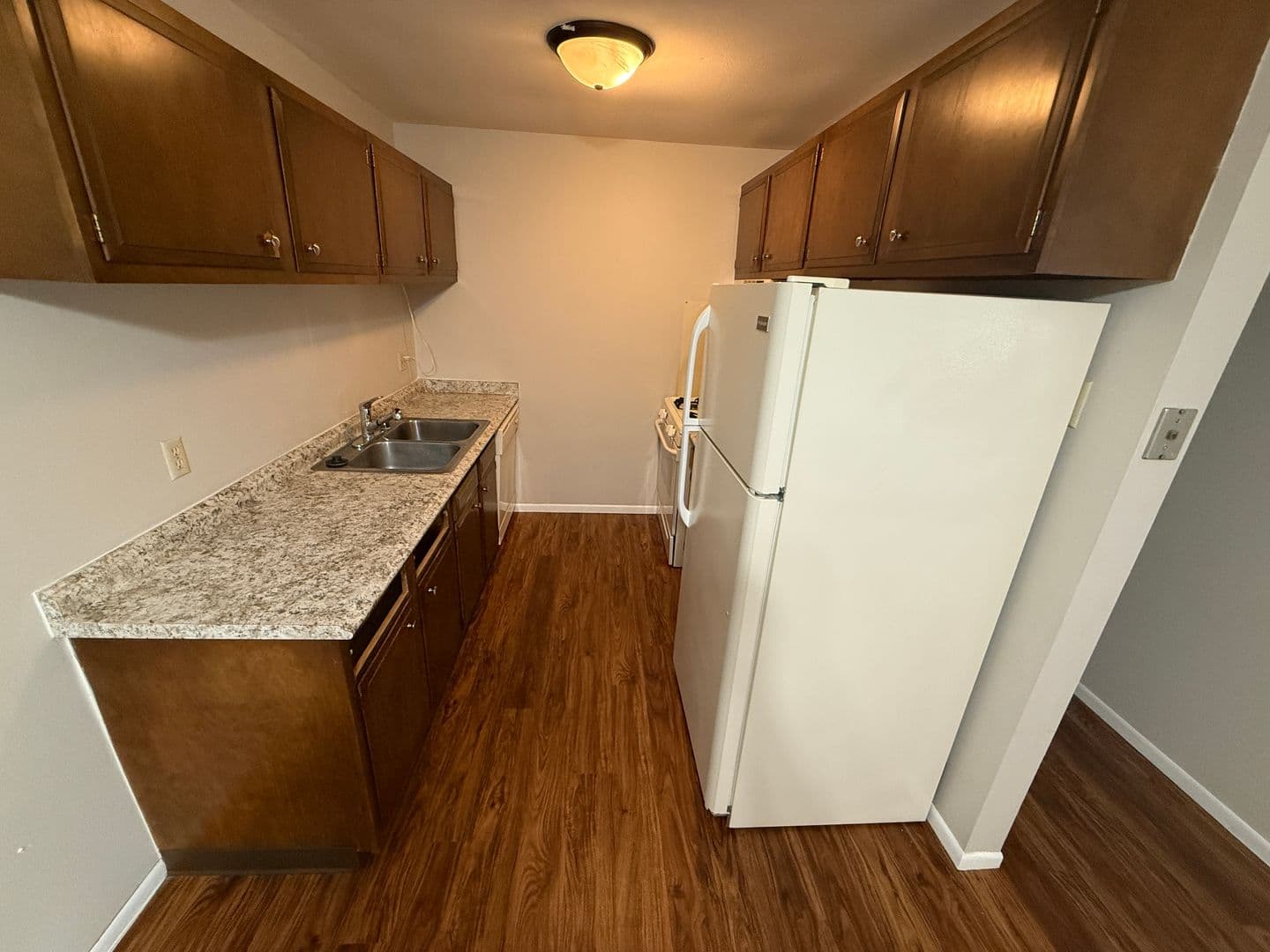 Thiensville Apartment: 200 Williamsburg Dr.