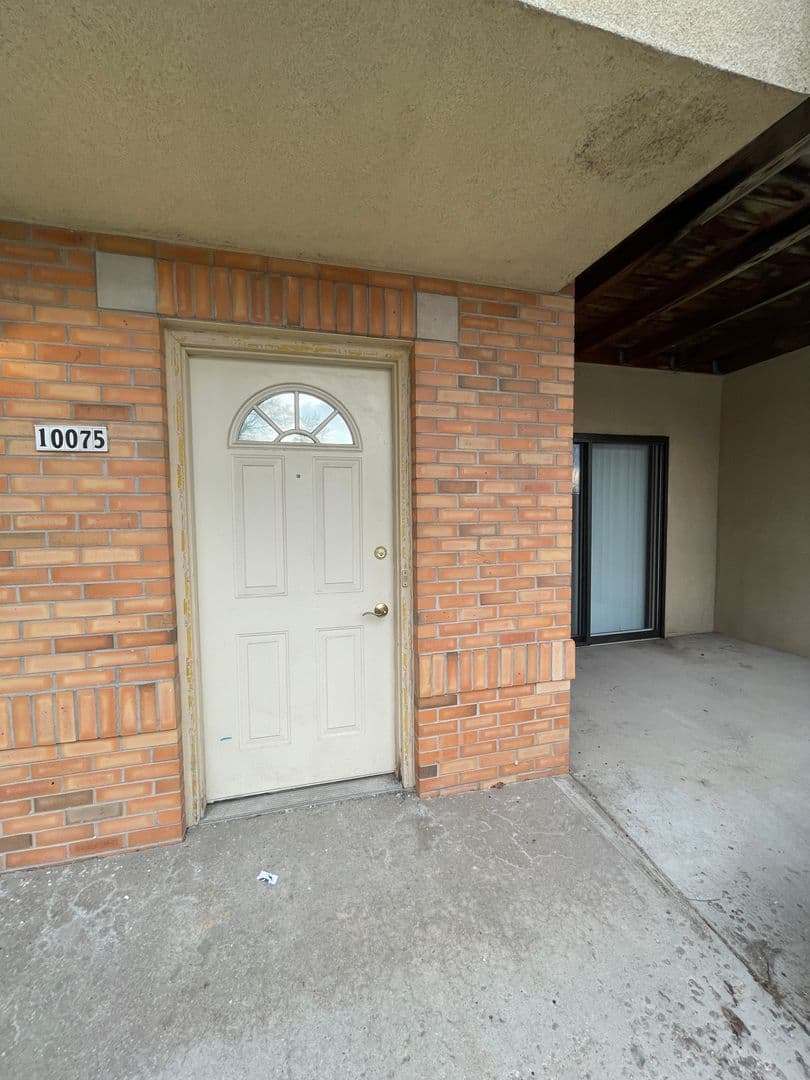 Wauwatosa Apartment: 10051 W. Lisbon Ave.