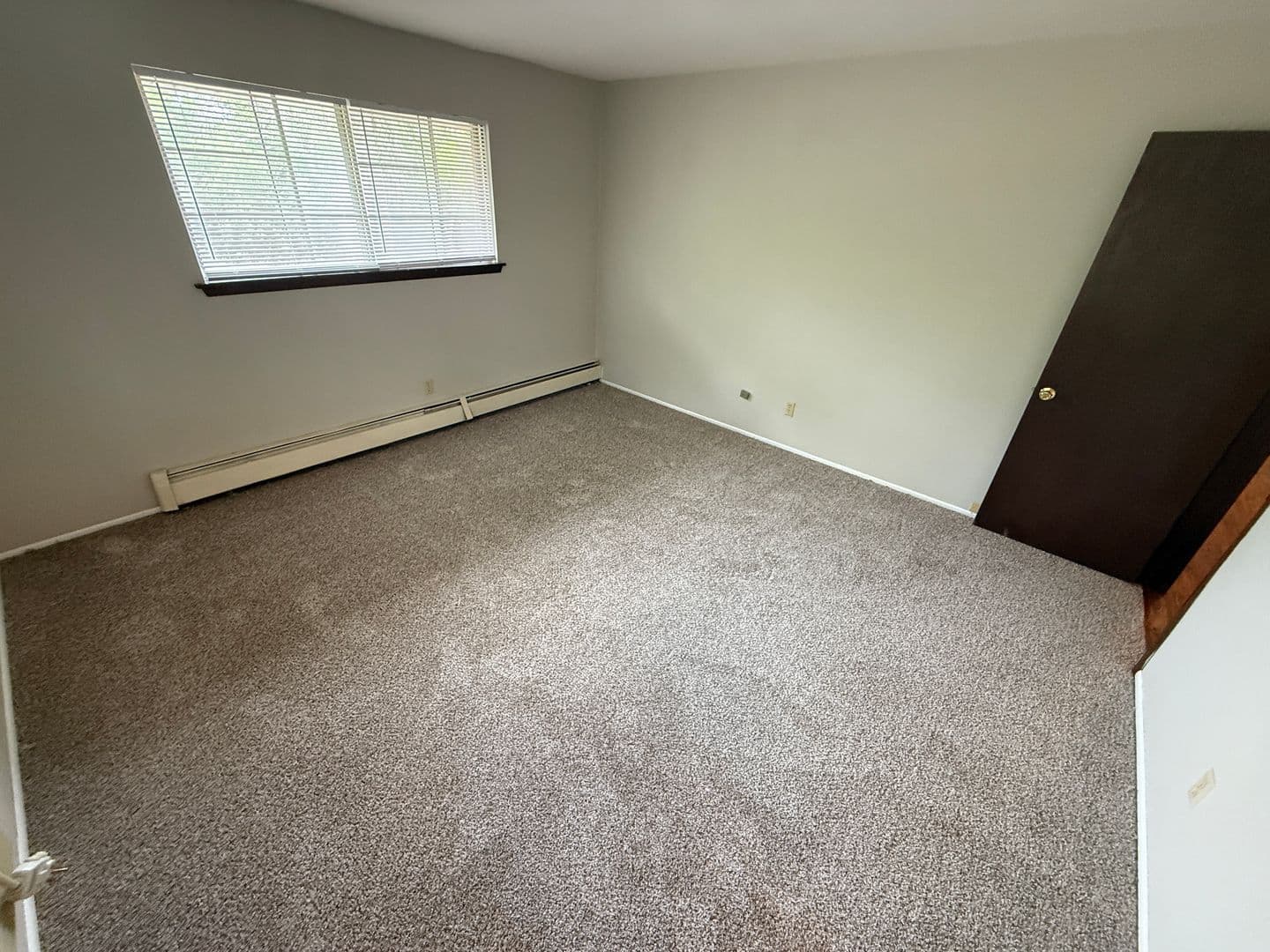 Thiensville Apartment: 200 Williamsburg Dr.