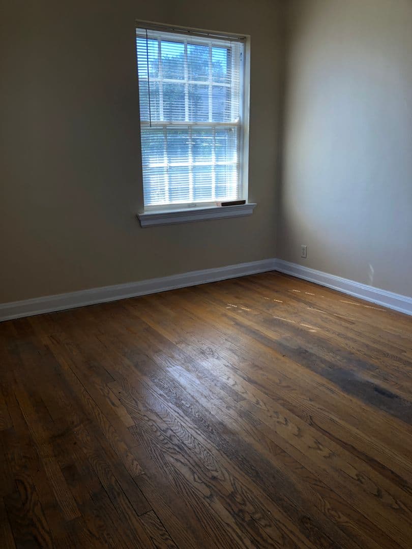 Wauwatosa Apartment: 1423 Martha Washington Dr.