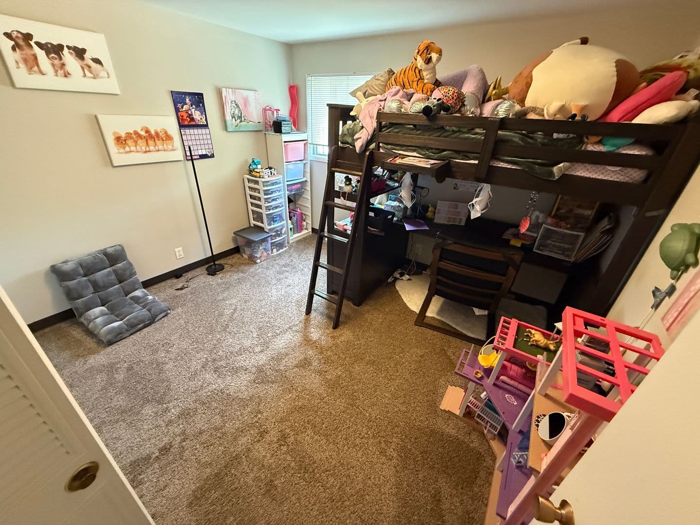 Thiensville Apartment: 245 Williamsburg Dr.