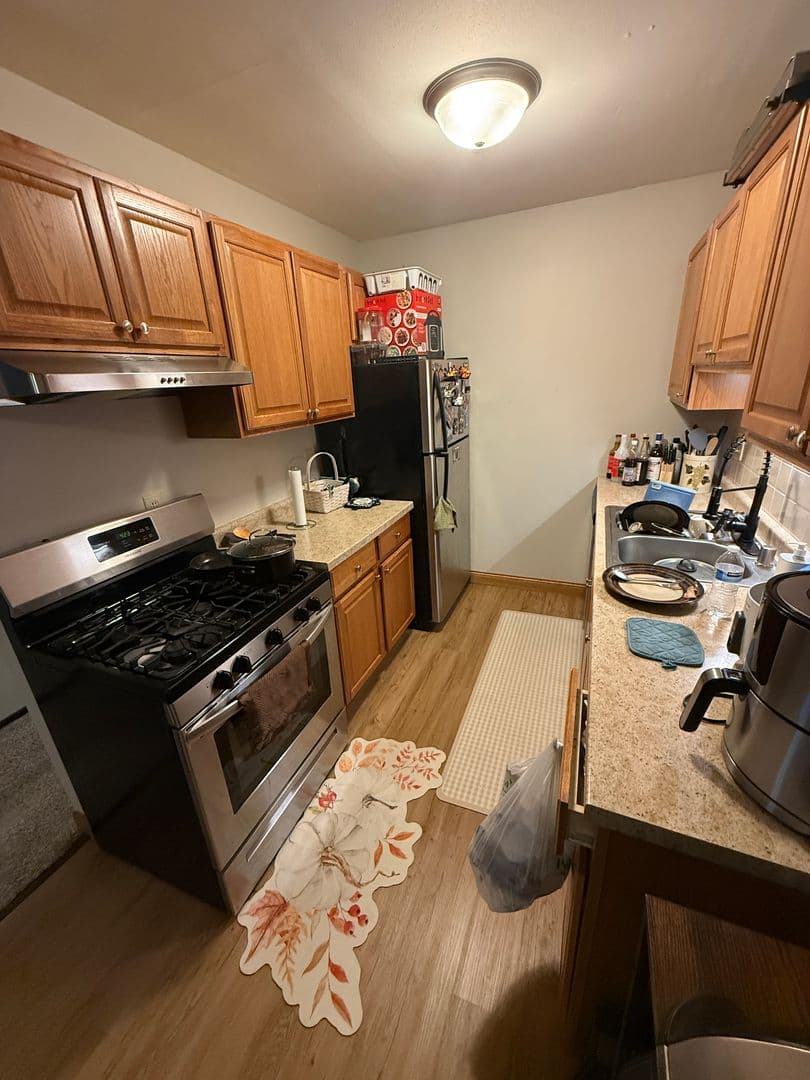 Thiensville Apartment: 200 Williamsburg Dr.