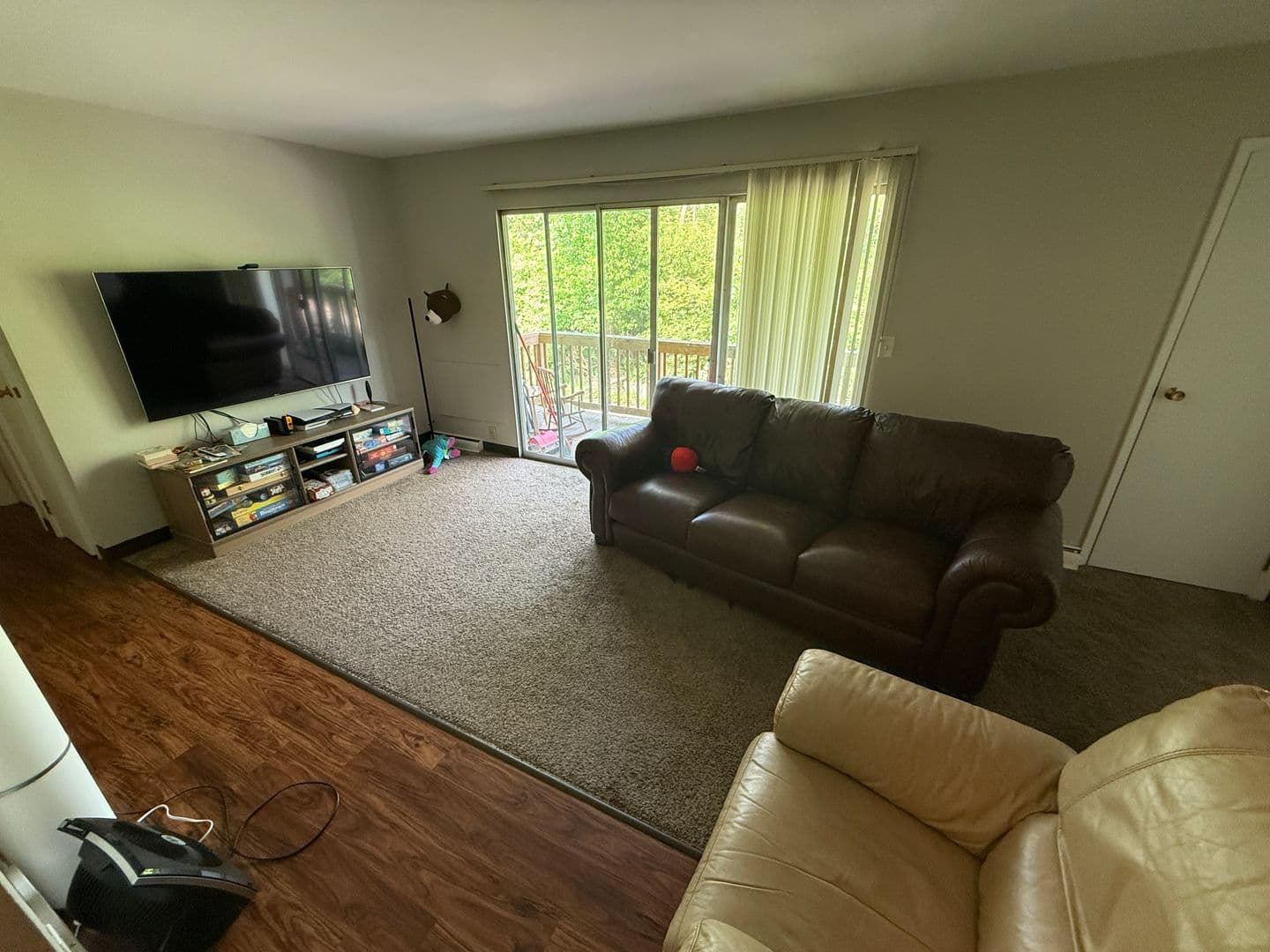 Thiensville Apartment: 245 Williamsburg Dr.