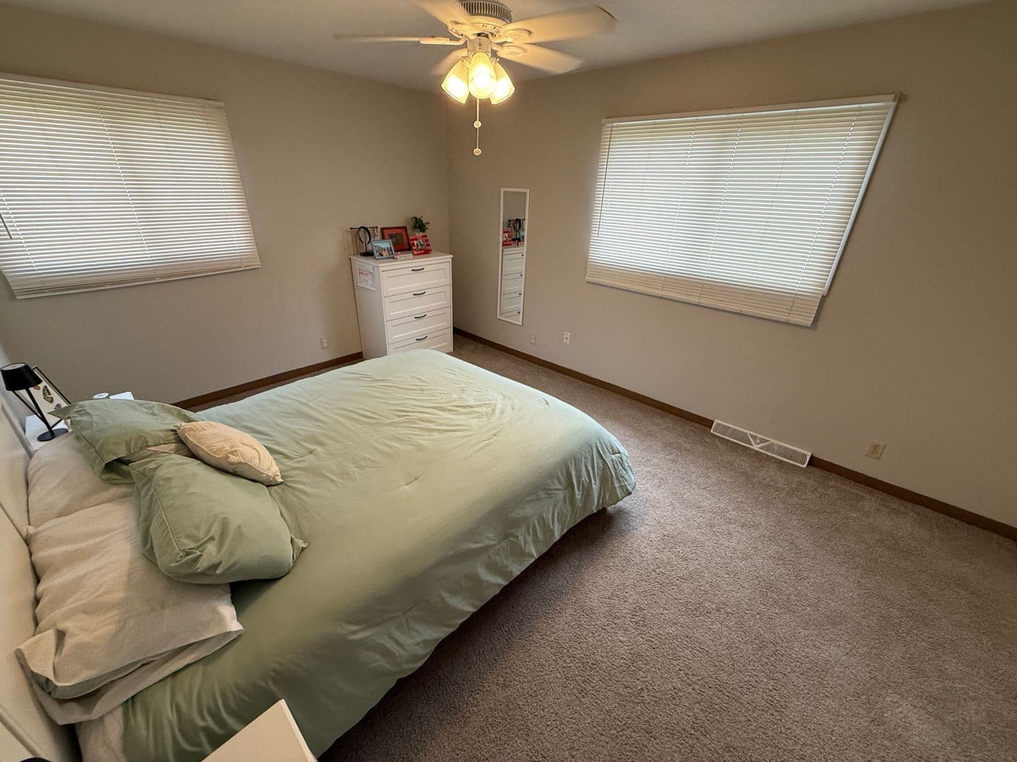 Thiensville Apartment: 245 Williamsburg Dr.