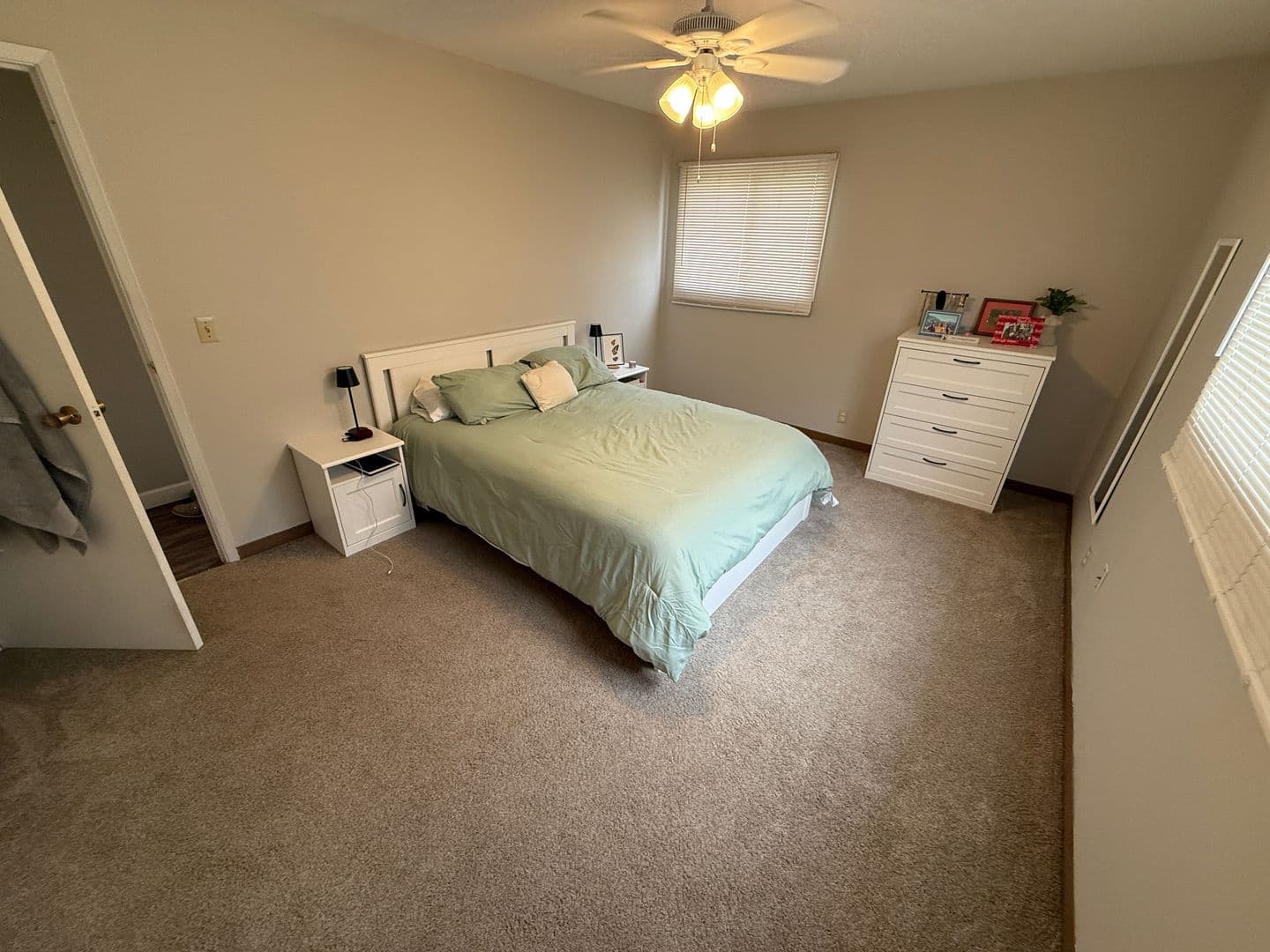 Thiensville Apartment: 245 Williamsburg Dr.