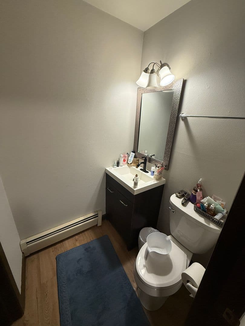 Thiensville Apartment: 200 Williamsburg Dr.