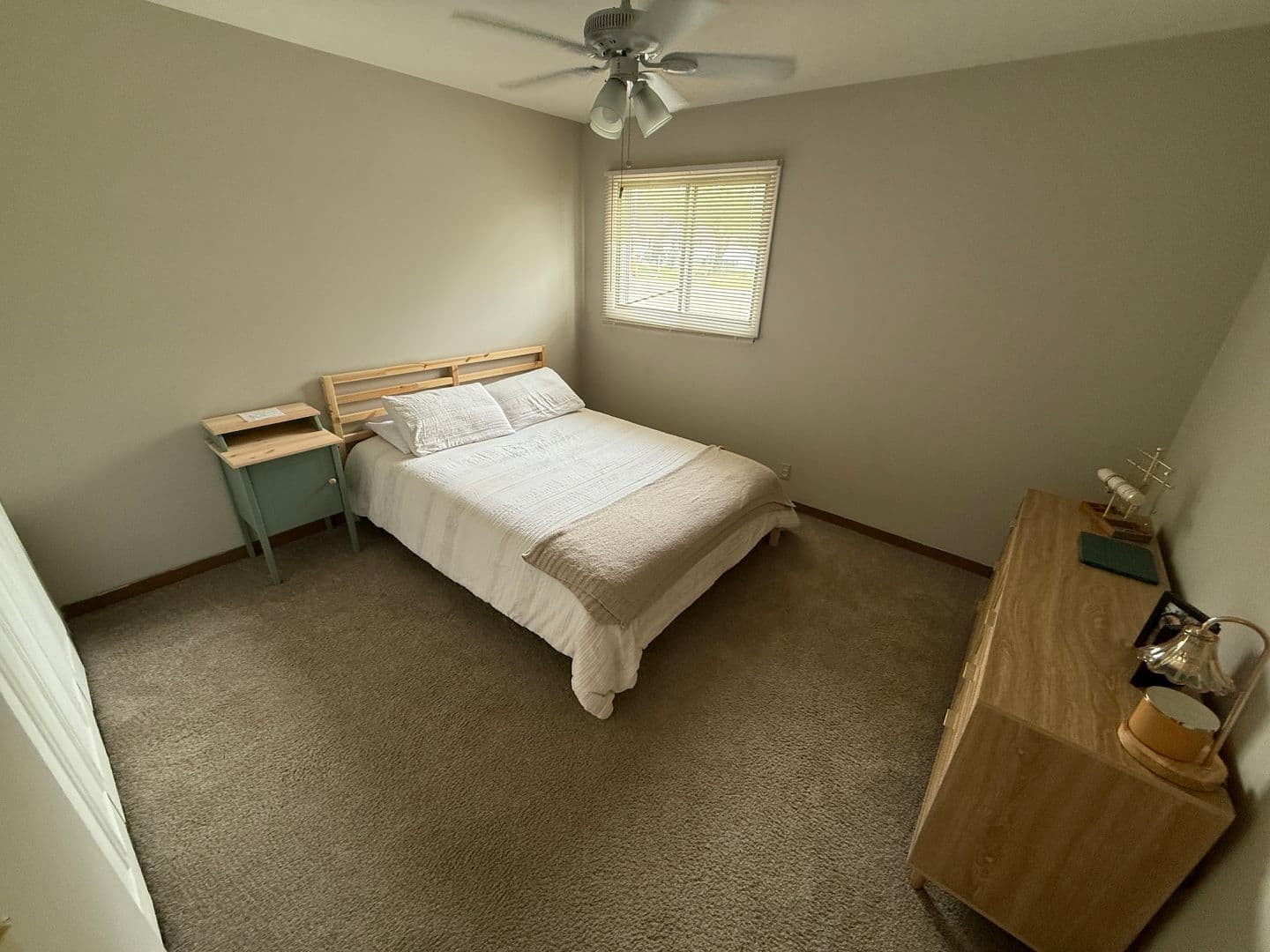 Thiensville Apartment: 245 Williamsburg Dr.
