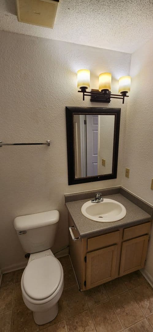 Wauwatosa Apartment: 10051 W. Lisbon Ave.