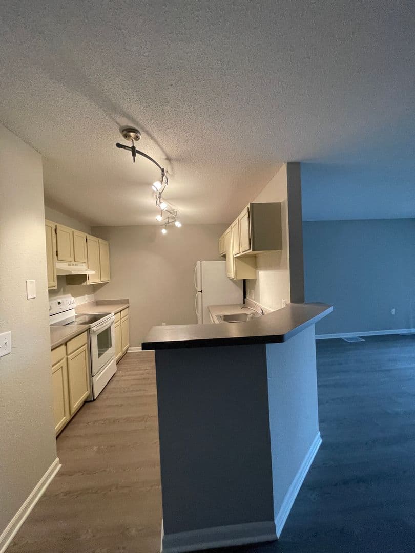 Wauwatosa Apartment: 10051 W. Lisbon Ave.