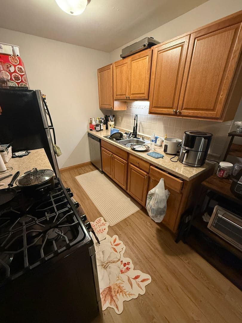 Thiensville Apartment: 200 Williamsburg Dr.