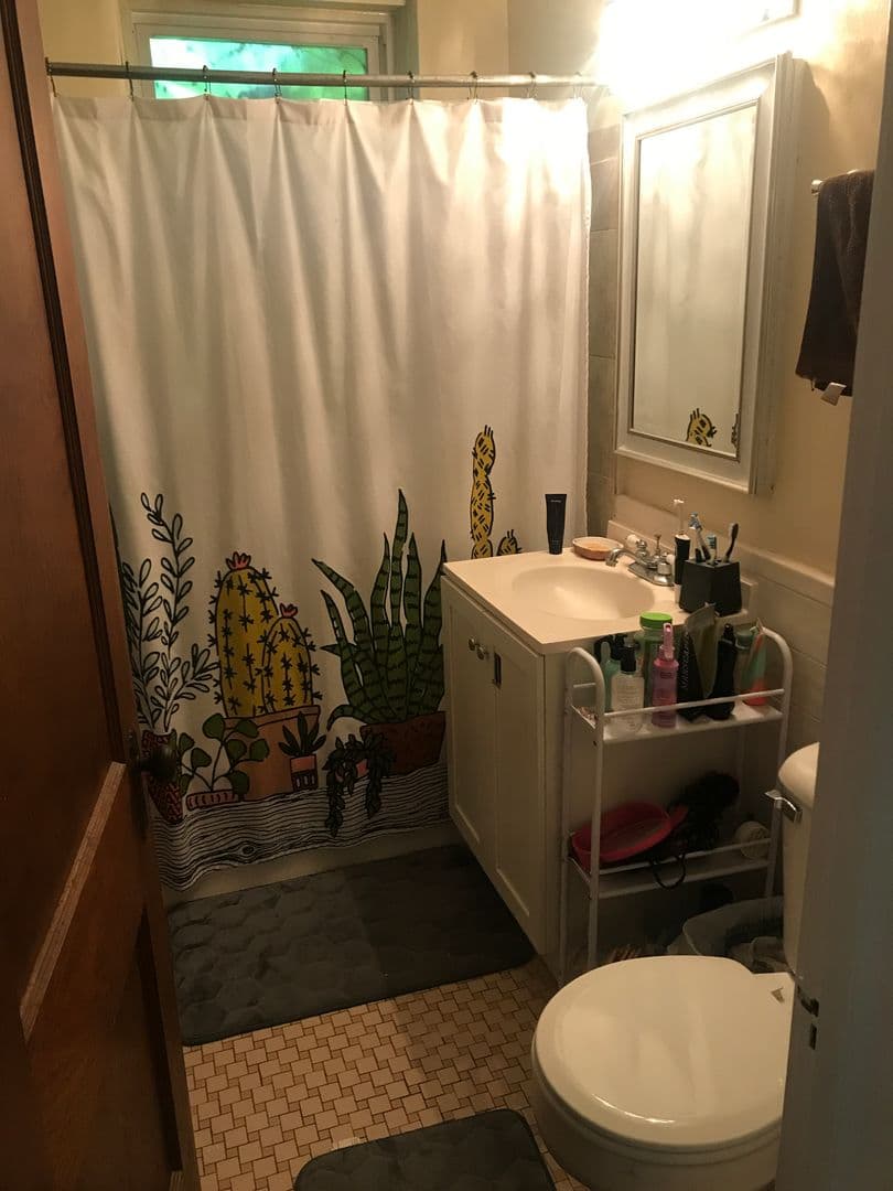Wauwatosa Apartment: 1423 Martha Washington Dr.