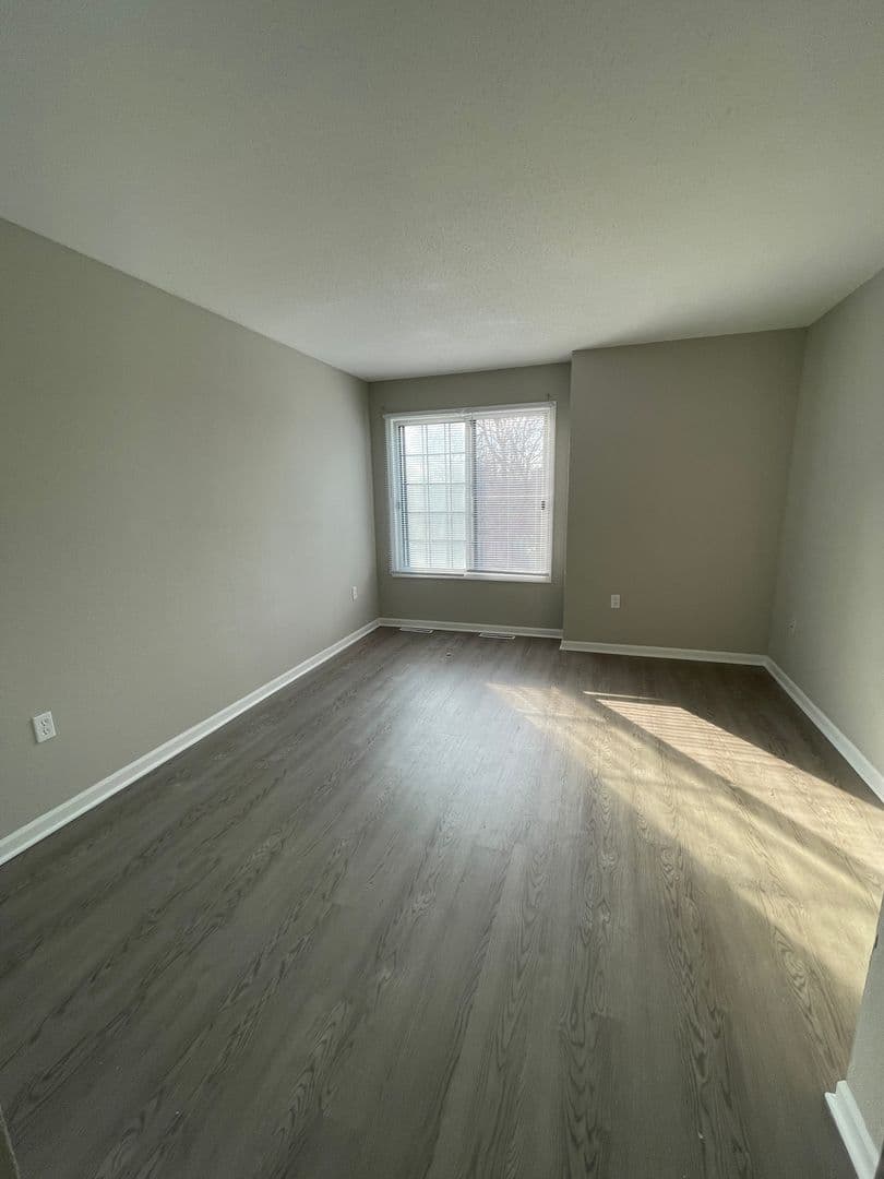 Wauwatosa Apartment: 10051 W. Lisbon Ave.