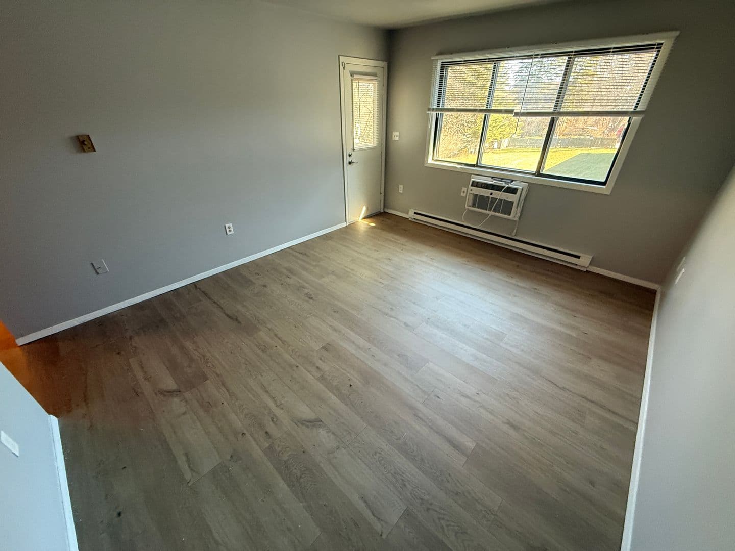Milwaukee Apartment: 3278 North Dousman St.