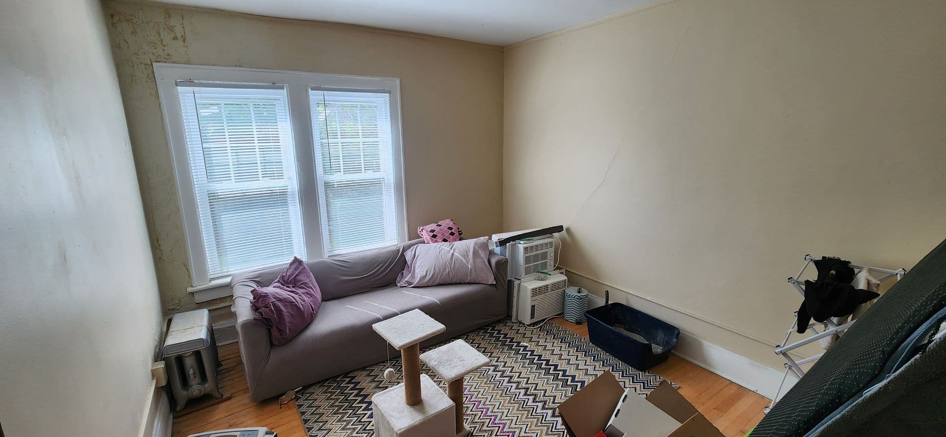 Milwaukee Apartment: 5104 W. Wisconsin Ave.