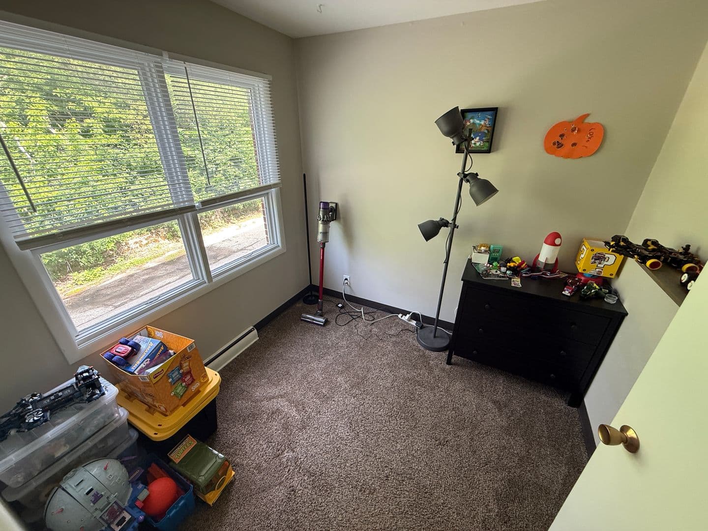 Thiensville Apartment: 245 Williamsburg Dr.