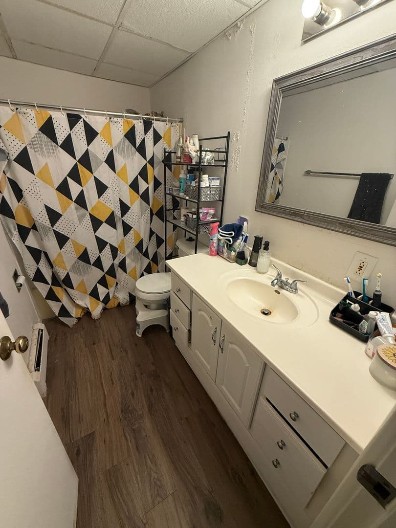 Thiensville Apartment: 225 Williamsburg Dr.