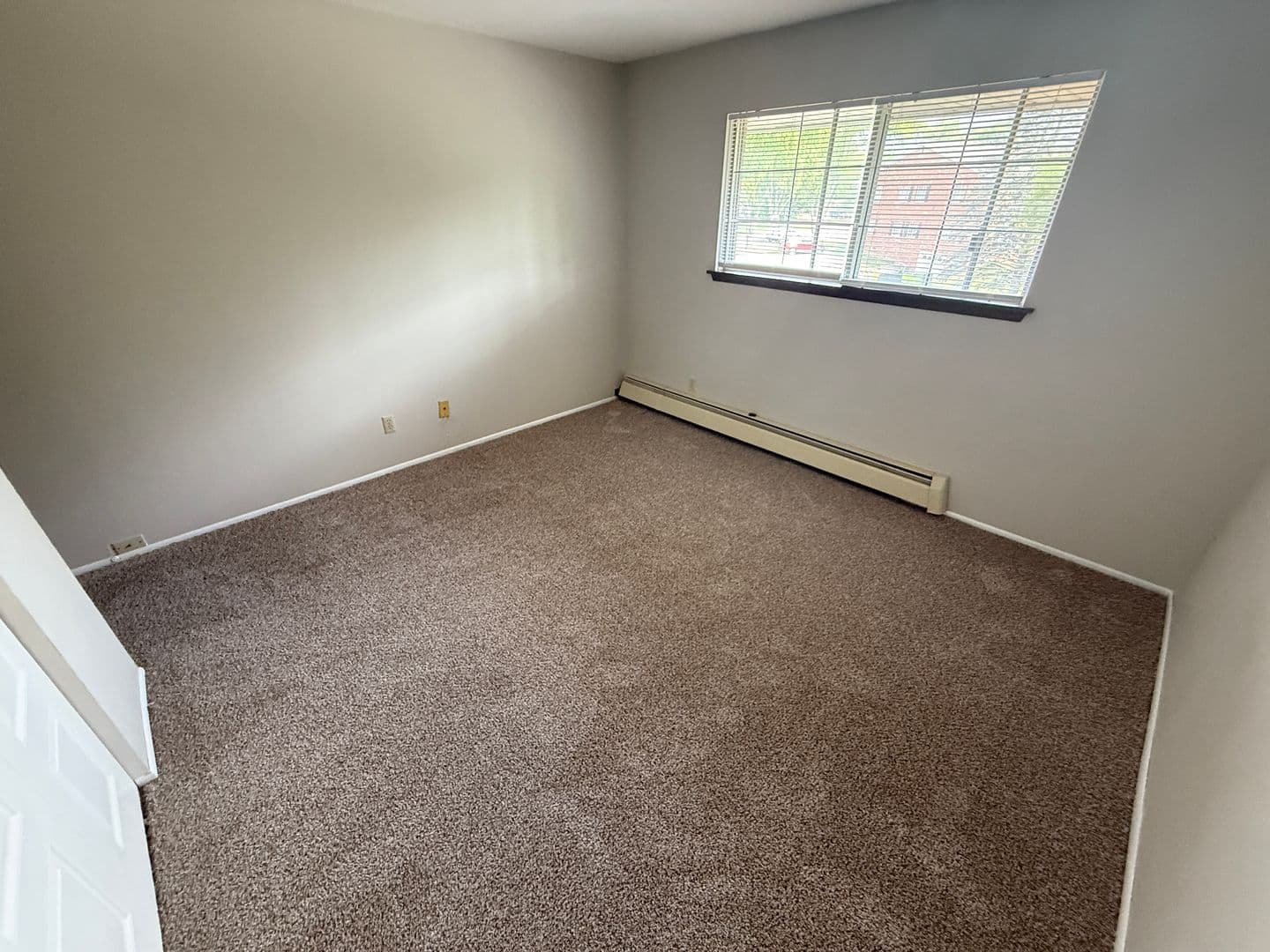 Thiensville Apartment: 200 Williamsburg Dr.