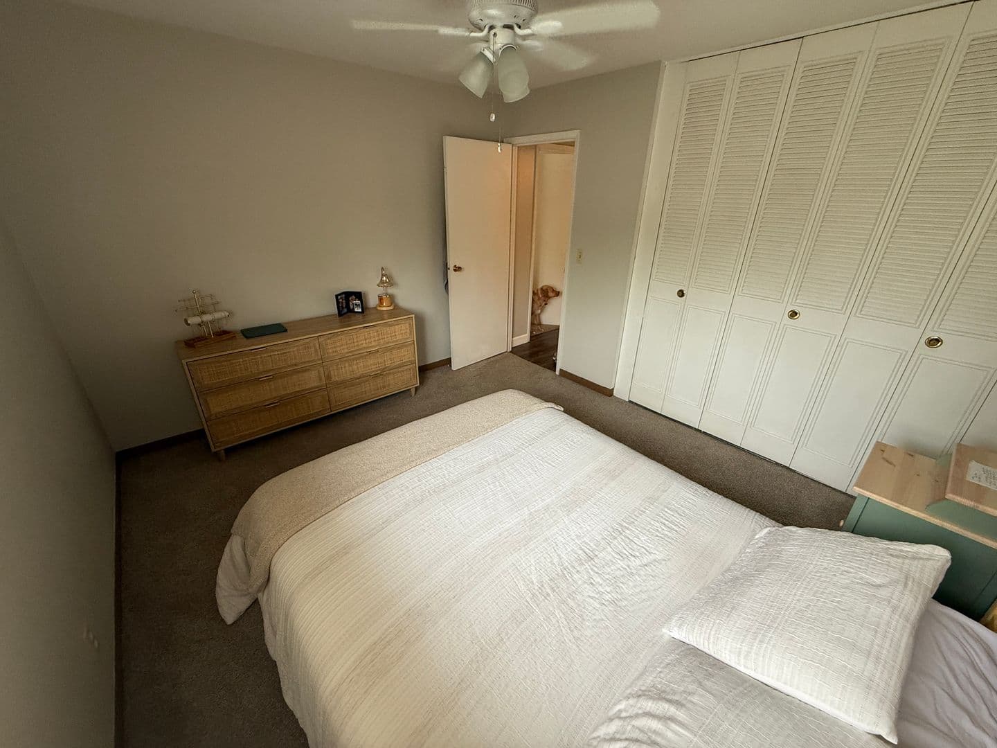 Thiensville Apartment: 245 Williamsburg Dr.