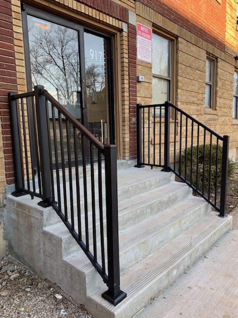 Cincinnati Apartment: 917 Dana Ave