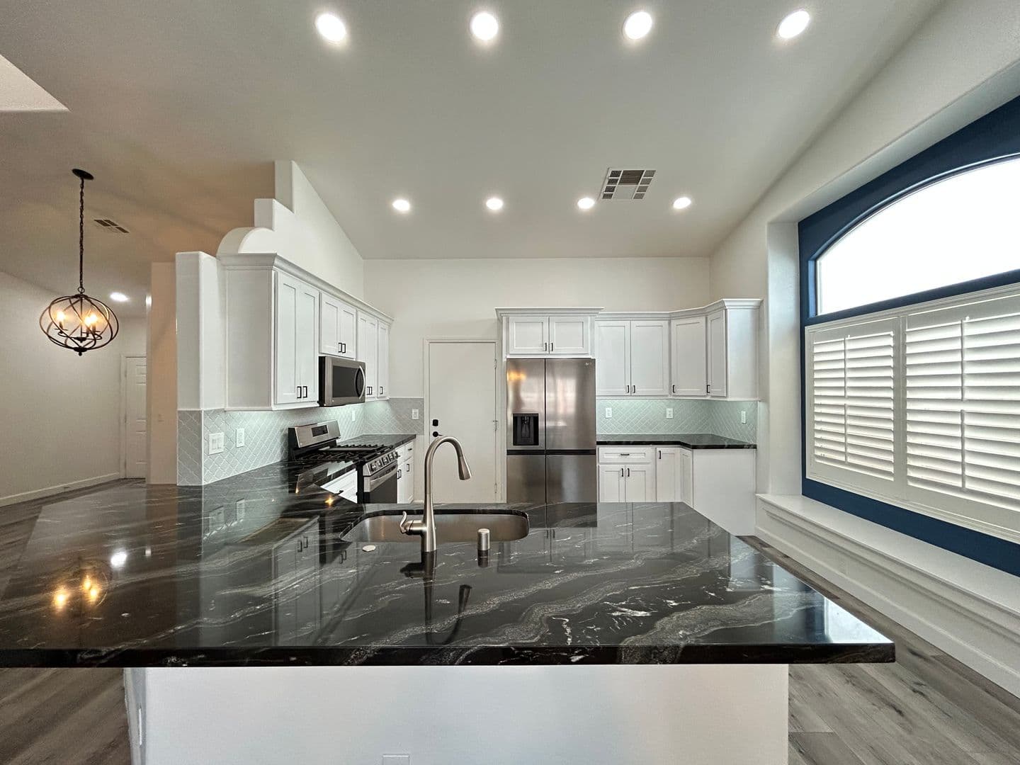 Henderson House: 218 Black Eagle Ave