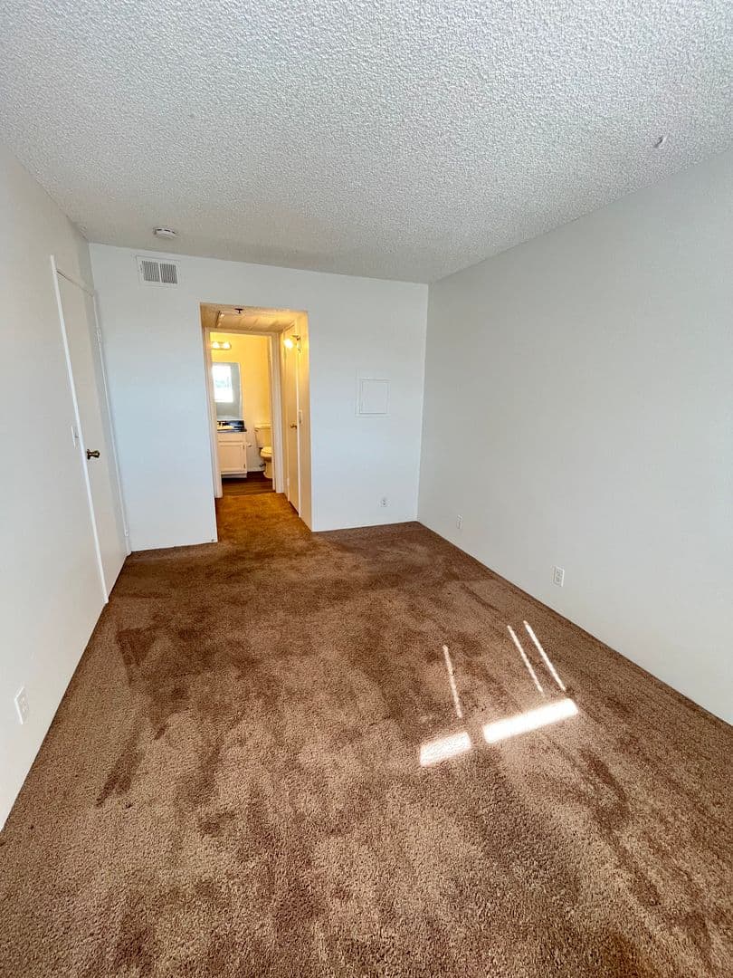 Las Vegas Condo: 1381 E University Ave #304