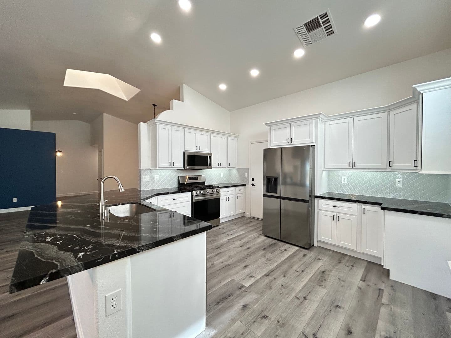 Henderson House: 218 Black Eagle Ave