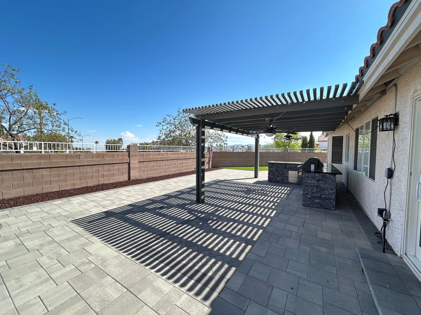 Henderson House: 218 Black Eagle Ave
