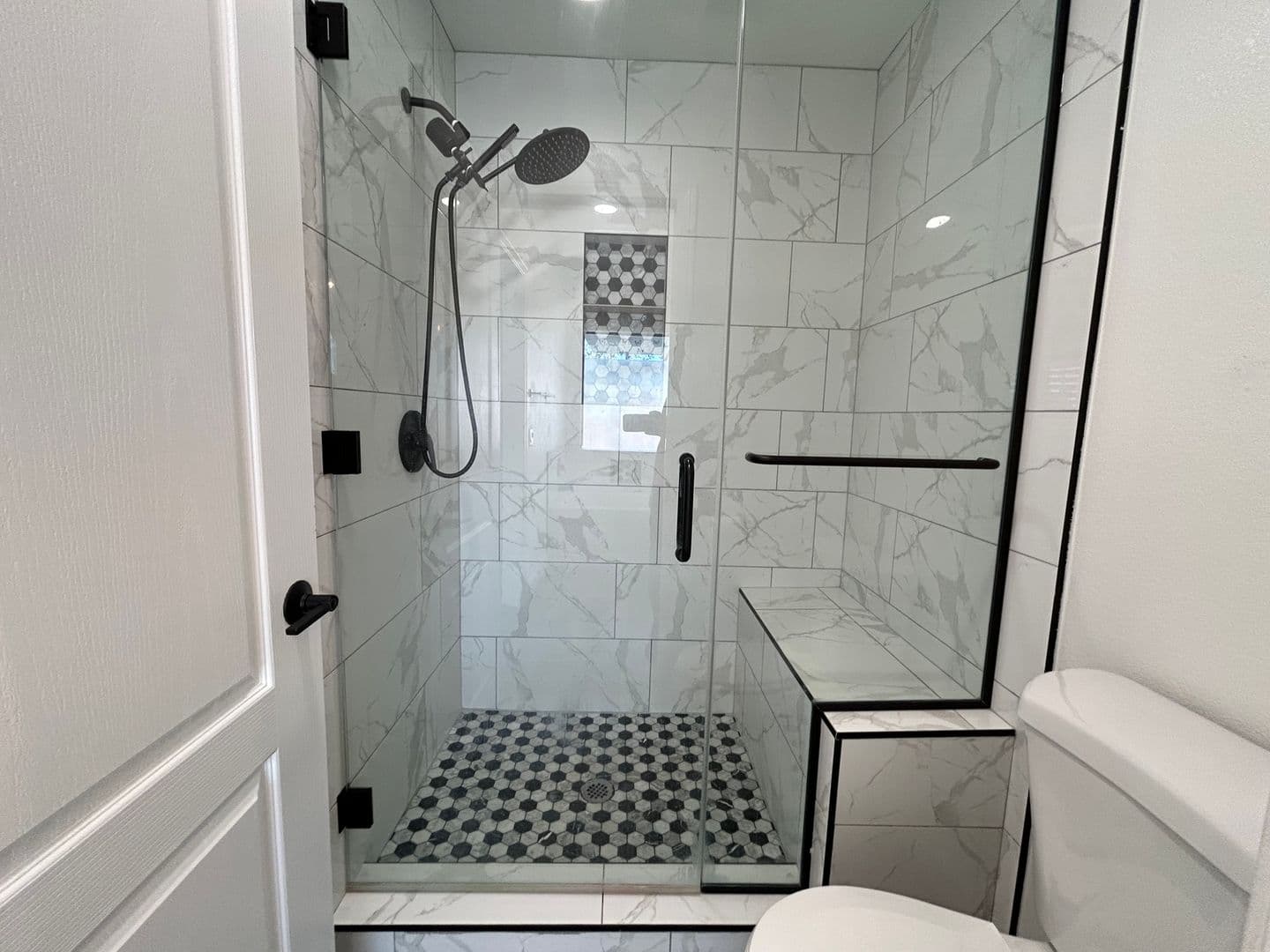 Henderson House: 218 Black Eagle Ave