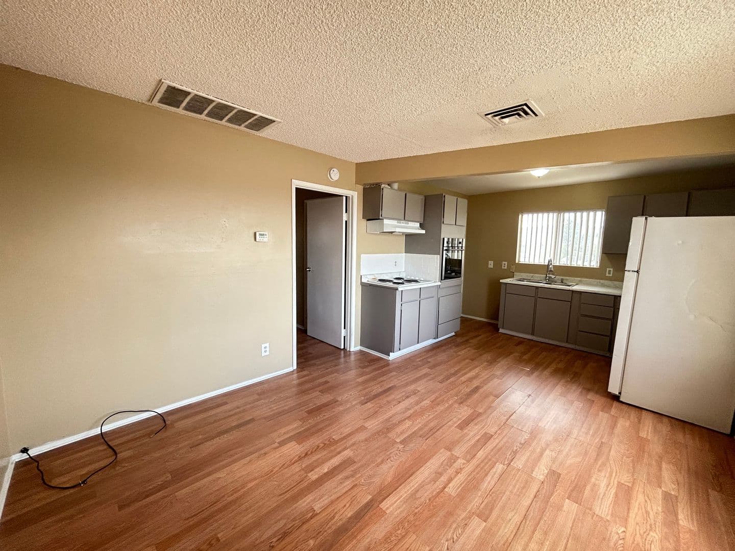 Las Vegas Apartment: 729 N 10th St
