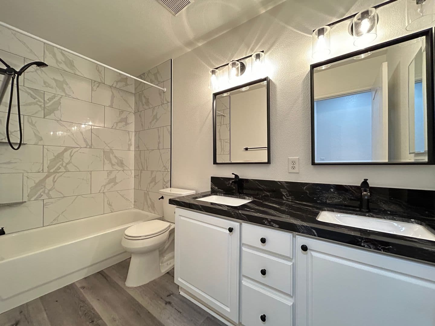 Henderson House: 218 Black Eagle Ave