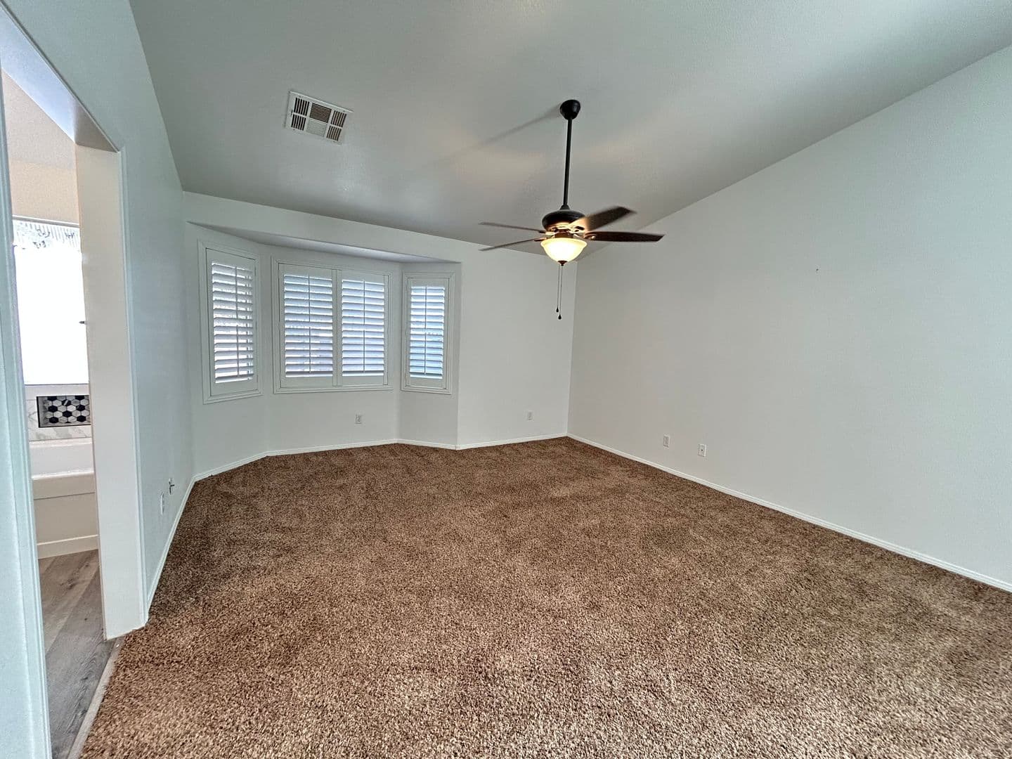 Henderson House: 218 Black Eagle Ave