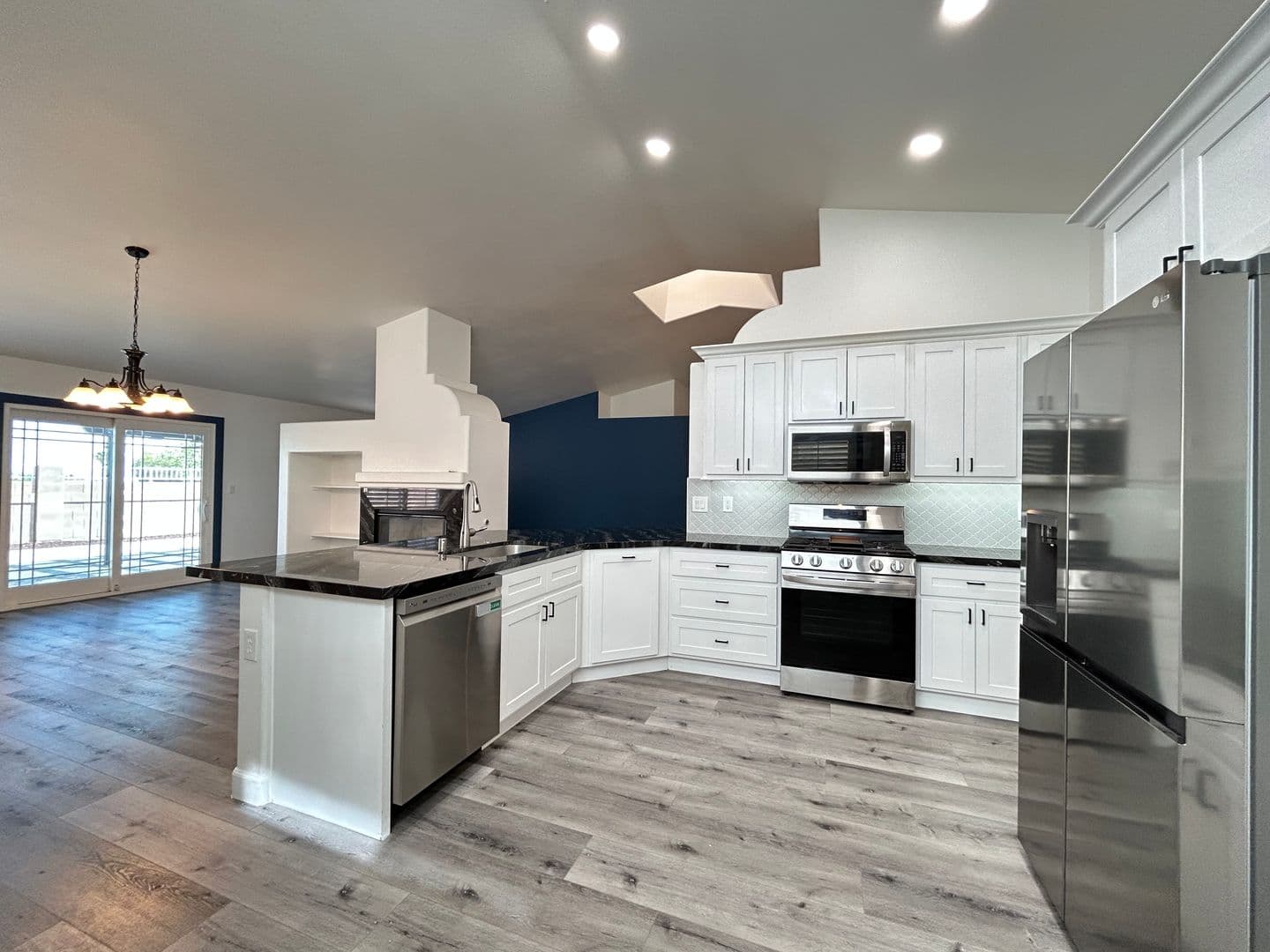Henderson House: 218 Black Eagle Ave