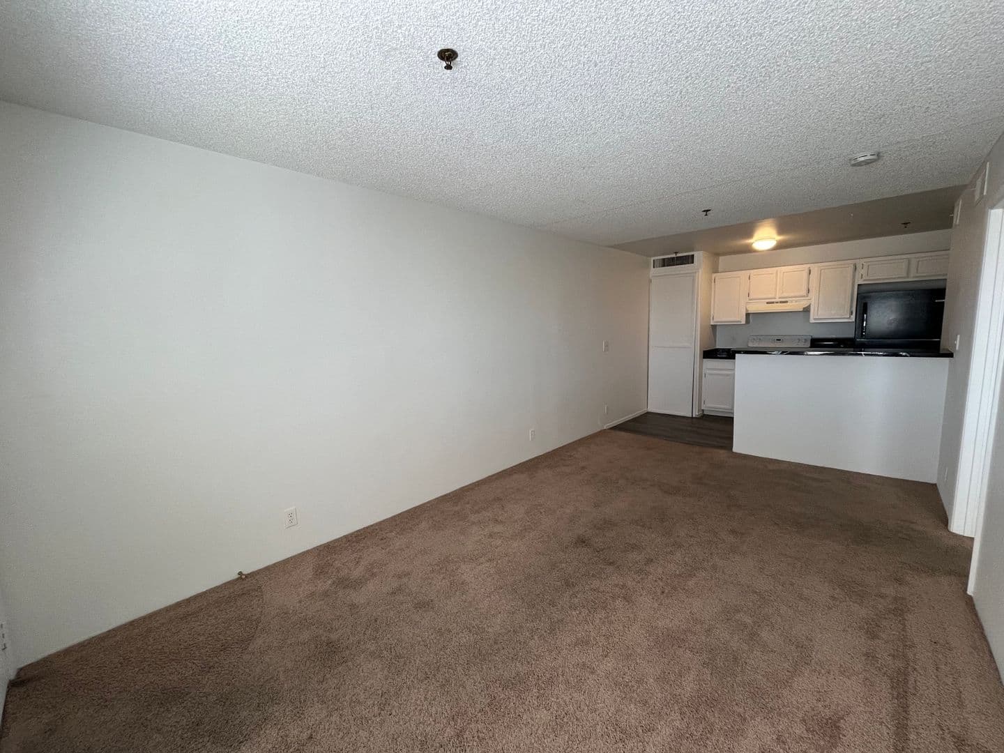 Las Vegas Condo: 1381 E University Ave #304