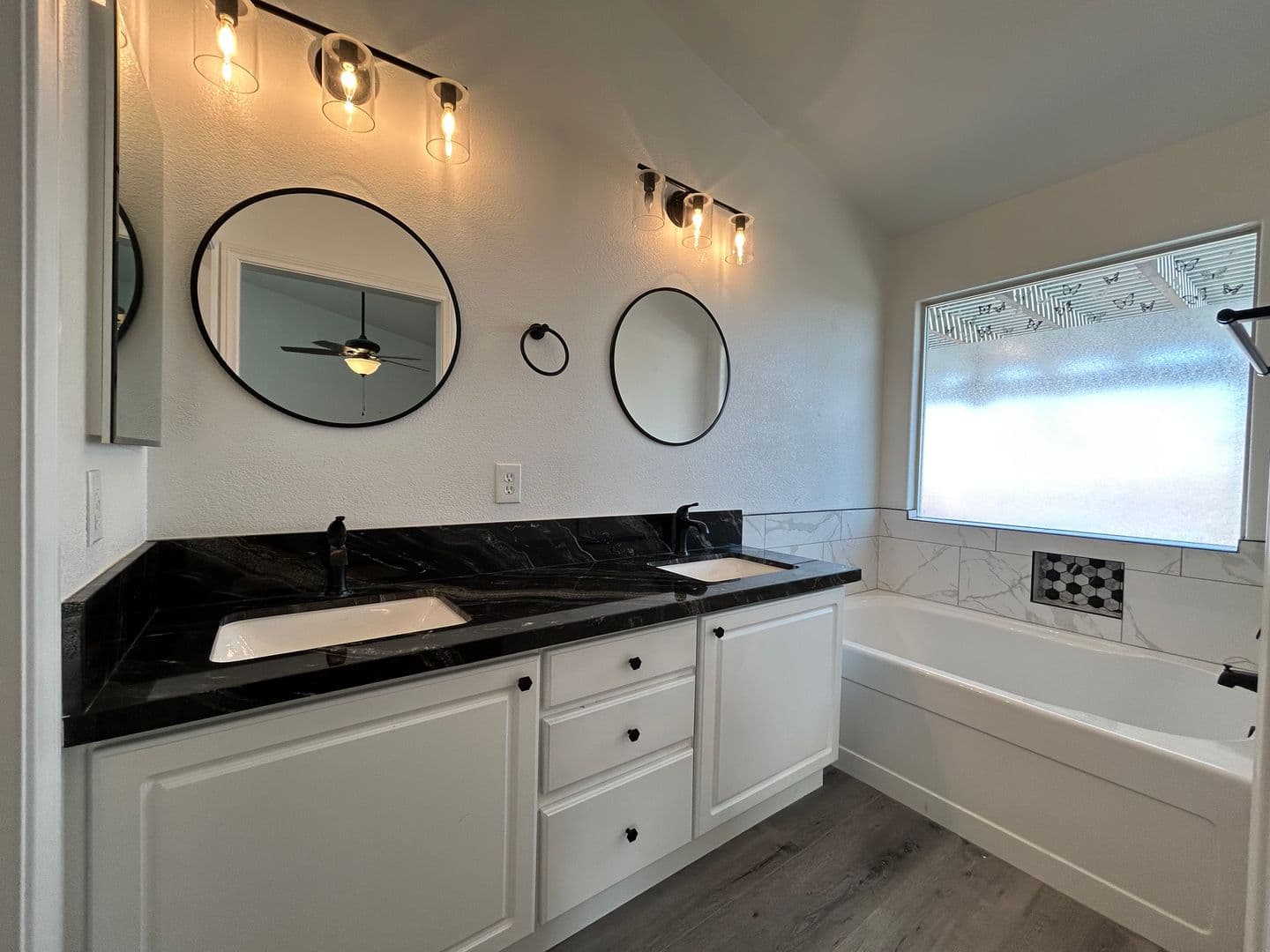 Henderson House: 218 Black Eagle Ave