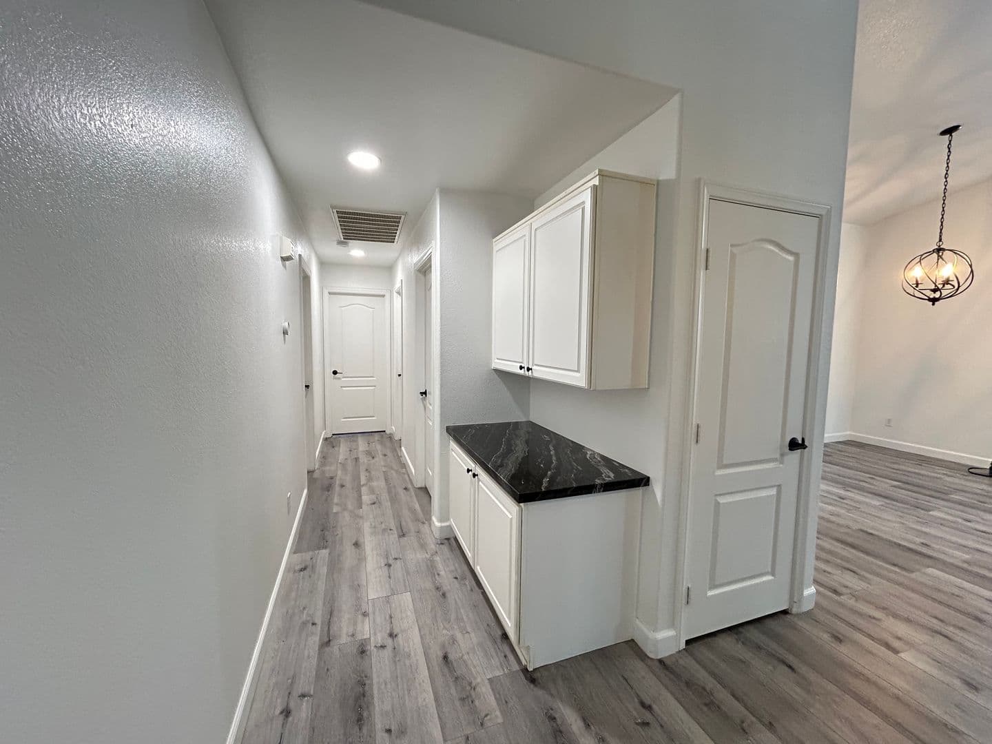 Henderson House: 218 Black Eagle Ave