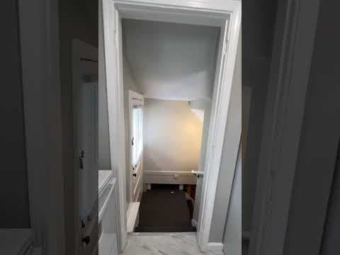 Cedar Rapids House: 612 13th St NW