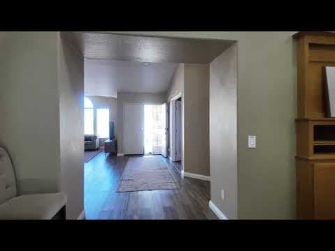 Corona House: 688 Black Oak Cir
