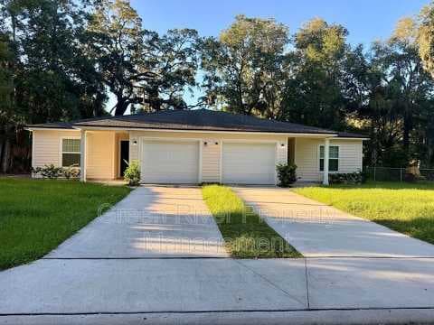 Orange Park House: 450 Clinton Drive