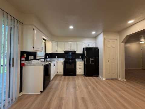 Kalamazoo Townhome: 4202 Chelten Ave