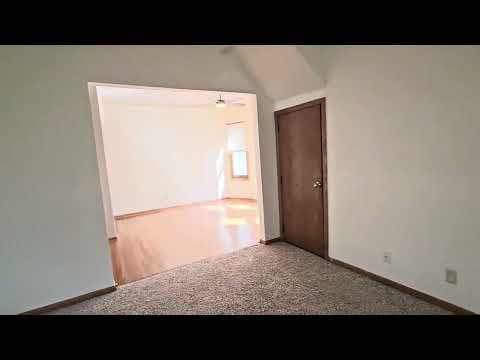 Minneapolis Condo: 2112 5th Avenue N (Lower)