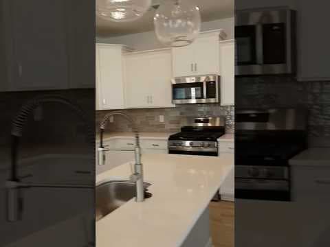 Fountain Inn House: 322 Ridgelea Street