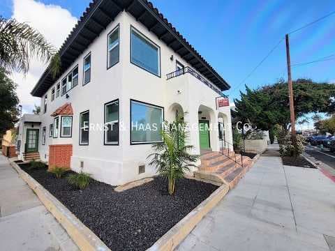Long Beach House: 1107 E. Broadway