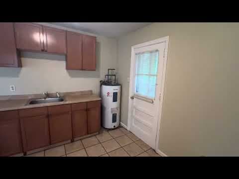 Midfield House: 32 Wilkes Circle