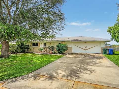 Sarasota House: 3041 Tyrone Ln