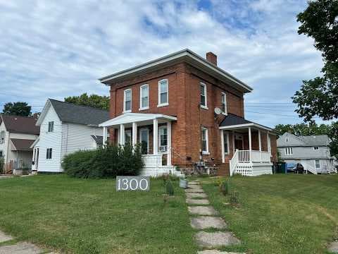 Lansing Condo: 1300 Center St